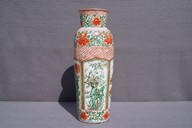 Un grand vase de forme rouleau en porcelaine de Chine wucai, &eacute;poque Transition ou Kangxi